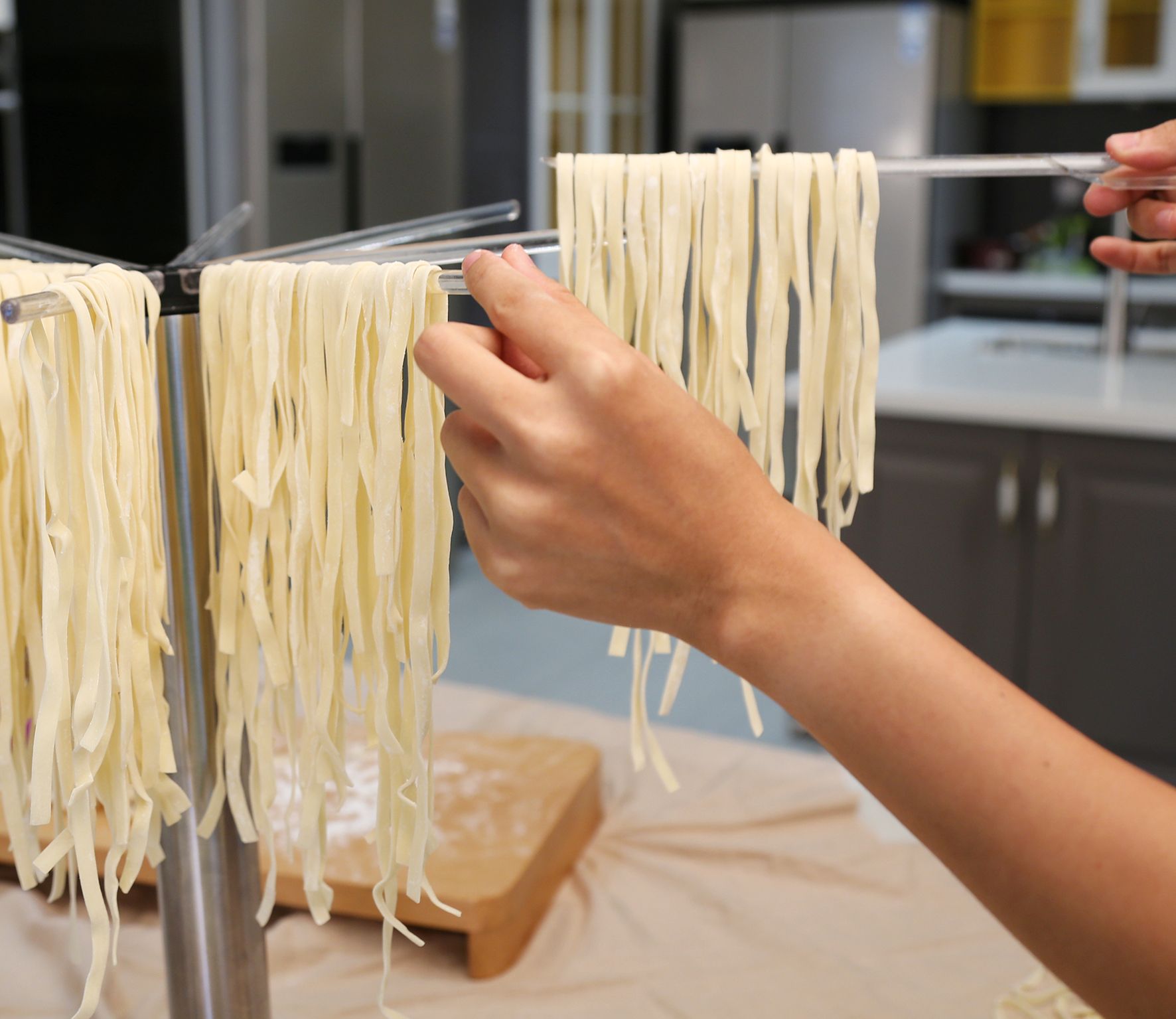 0807602800_ PASTACASA PLUS Sušák na těstoviny délka ramen 19 cm výška 43 cm 8 ramen Kuchenprofi (6)